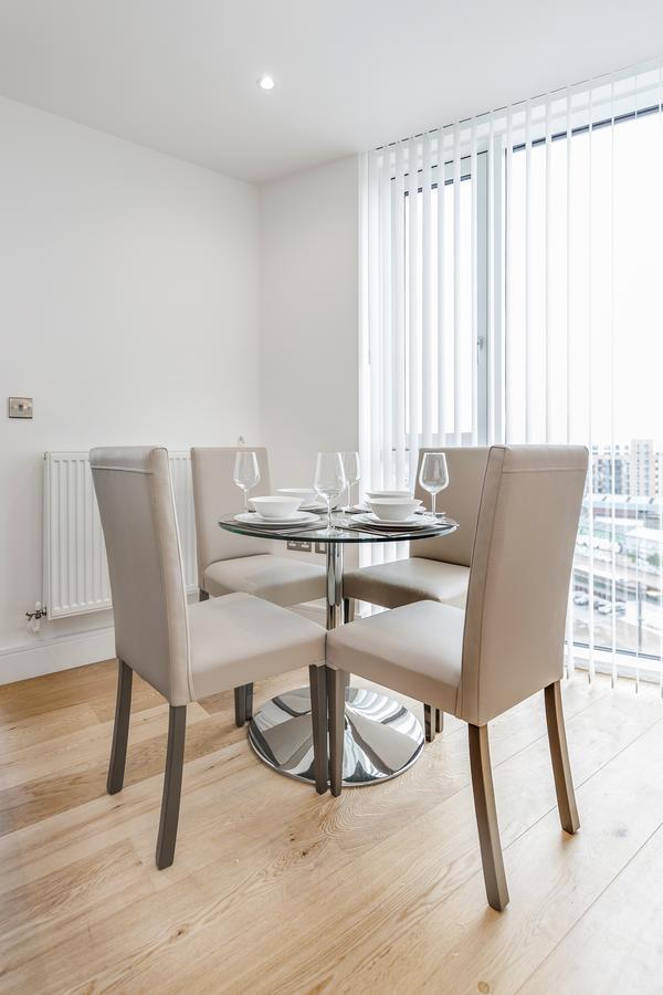 Luxury Stratford Apartment London Bagian luar foto